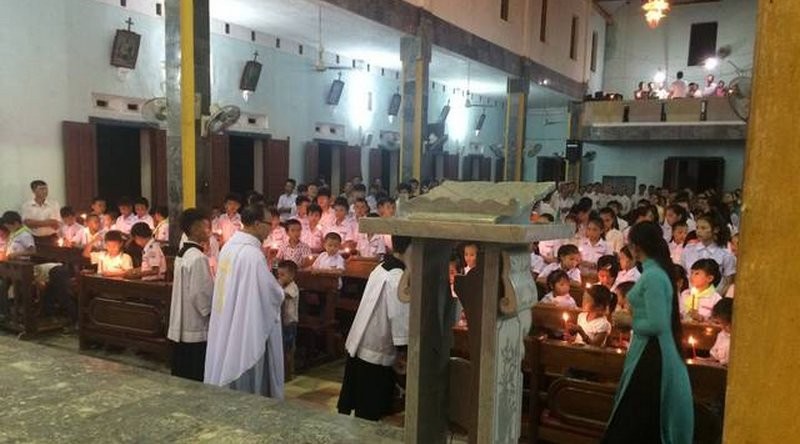 Père Paul et communauté vietnamienne, juillet 2016